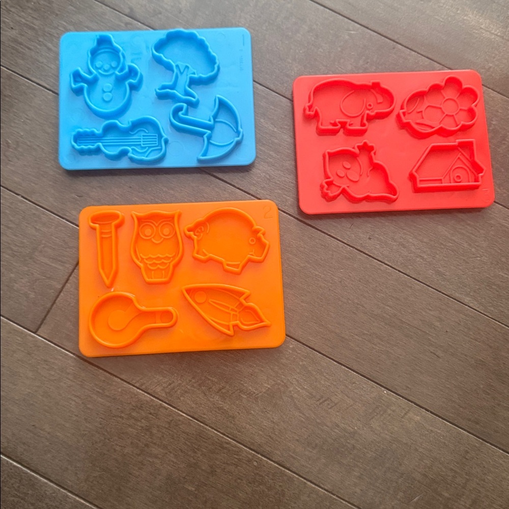 Colorful Play-Doh Set - Picture 2 of 5